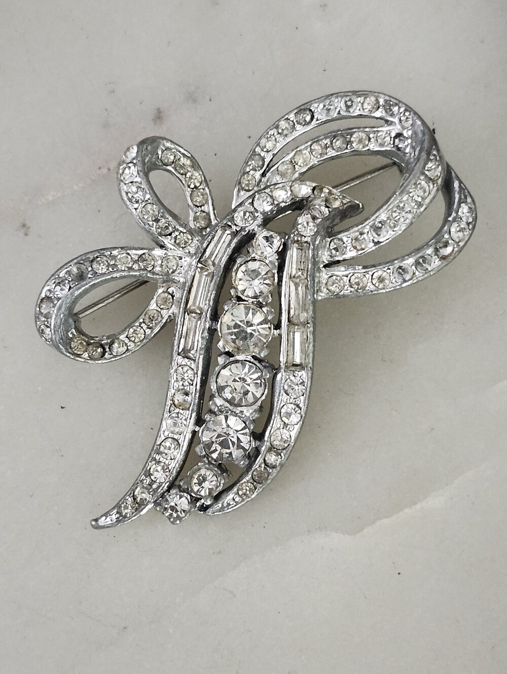 Vtg Rhinestone Crystal Ribbon Bow Brooch - Silver Tone